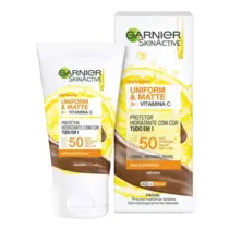 PROTETOR HIDRATANTE FACIAL GARNIER UNIFORM & MATTE NEGRA FPS50 40GR